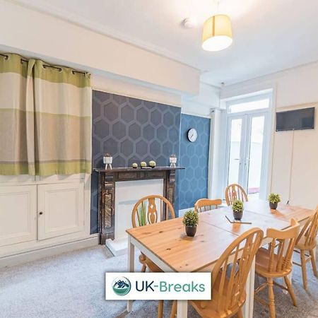 Large, Centrally Located, 5 Bedroom House Workington Zewnętrze zdjęcie