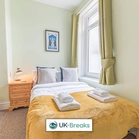 Large, Centrally Located, 5 Bedroom House Workington Zewnętrze zdjęcie