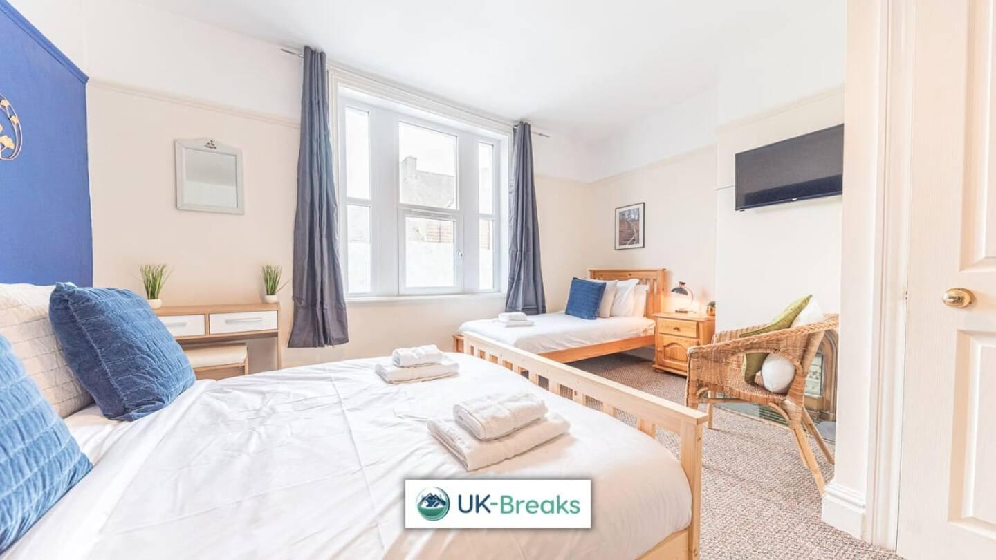 Large, Centrally Located, 5 Bedroom House Workington Zewnętrze zdjęcie