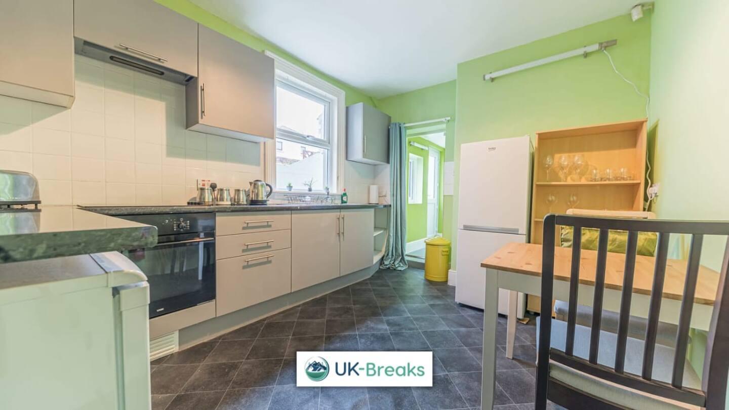 Large, Centrally Located, 5 Bedroom House Workington Zewnętrze zdjęcie